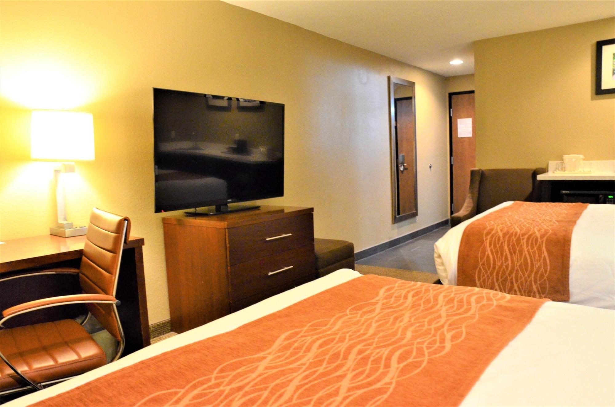 Comfort Inn & Suites Beaverton - Portland West Экстерьер фото