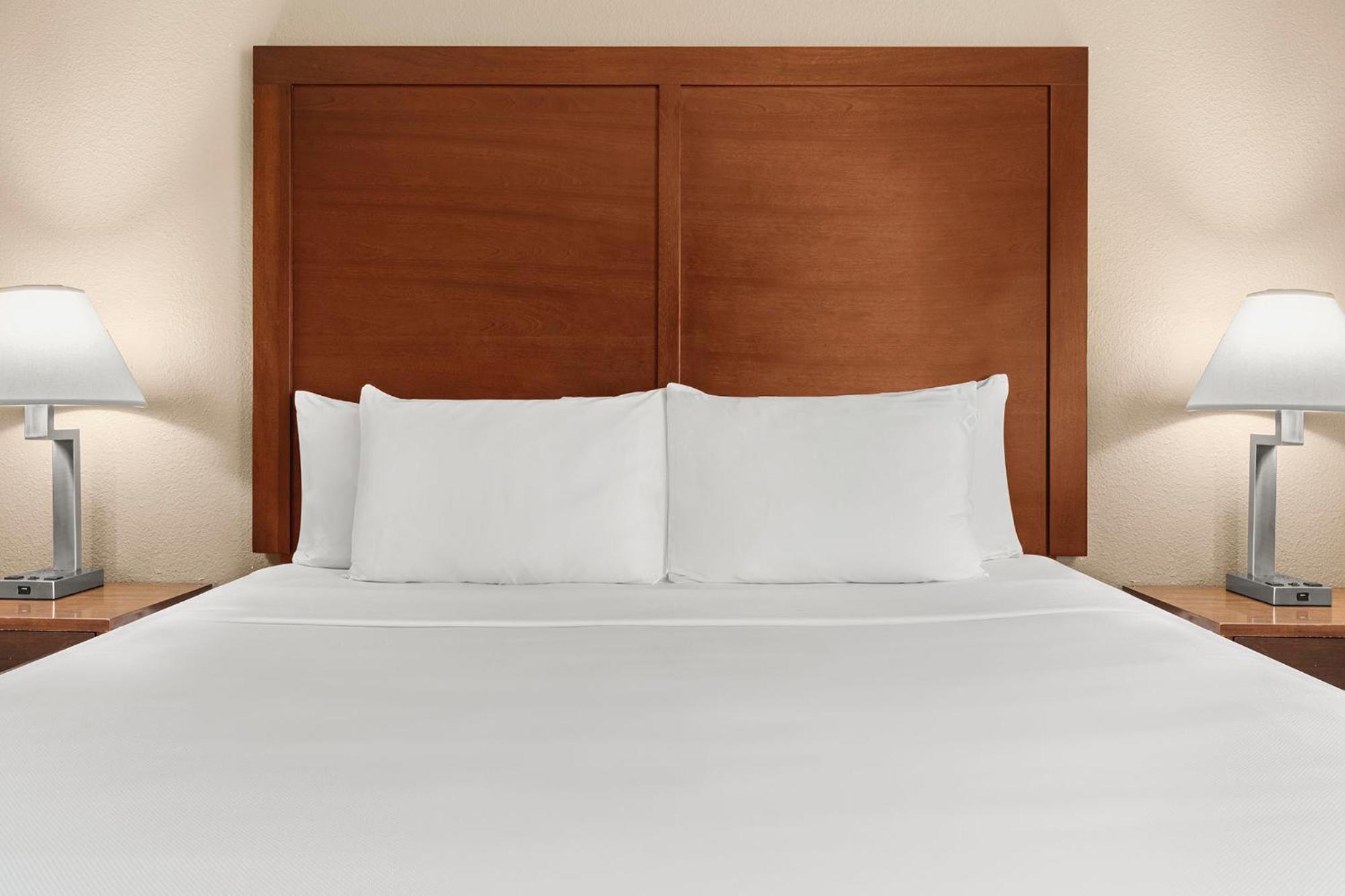Comfort Inn & Suites Beaverton - Portland West Экстерьер фото