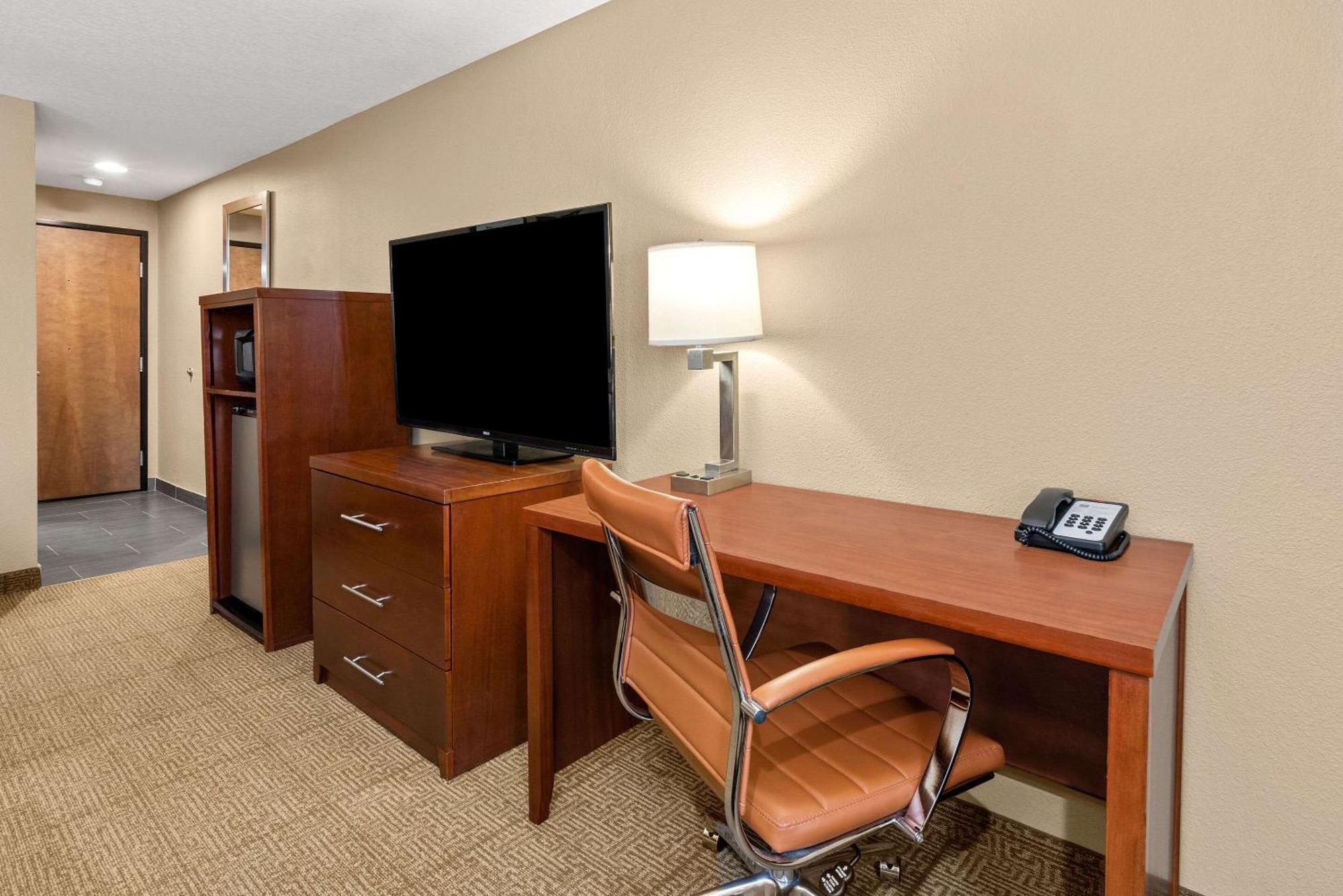 Comfort Inn & Suites Beaverton - Portland West Экстерьер фото